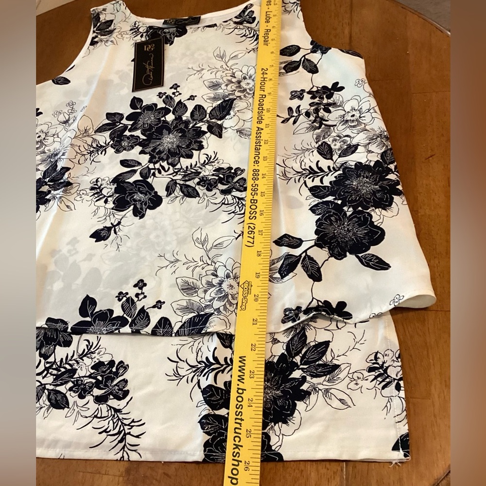 DG2 by Diane Gilman Black and White Top - Picture 4 of 7